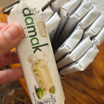 Kapalı Ambalajda Isırılmış Çikolata Parçası Şoku