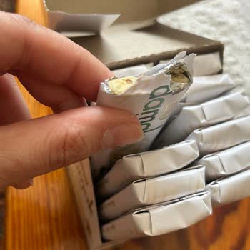 Kapalı Ambalajda Isırılmış Çikolata Parçası Şoku