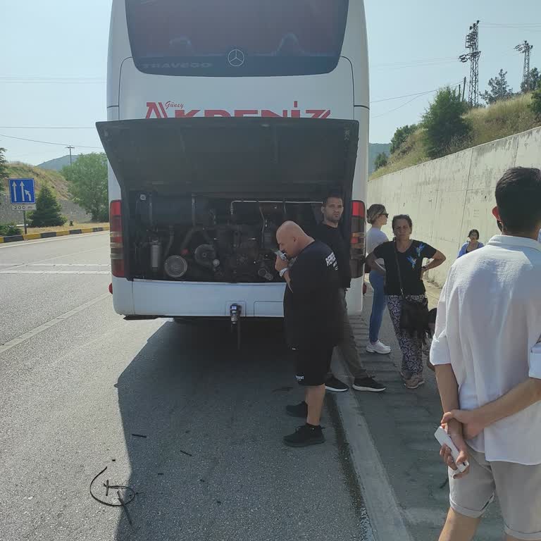 Antalya Marmaris Otobüsünde Klima Arızası Ve Yol Kenarında Saatlerce Bekleme