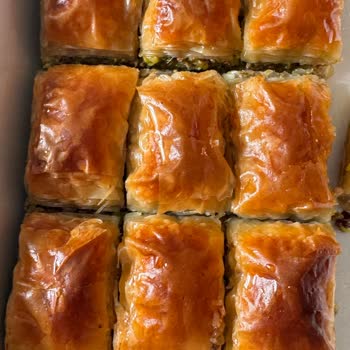 Kadayıfzade'den Bayat Ve Hamurlaşmış Baklava Teslimatı