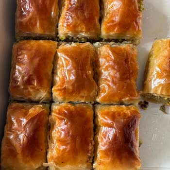 Kadayıfzade'den Bayat Ve Hamurlaşmış Baklava Teslimatı