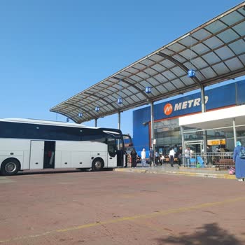 Metro Otobüsünün Gecikmesi Ve Yetkililerin İlgisizliği