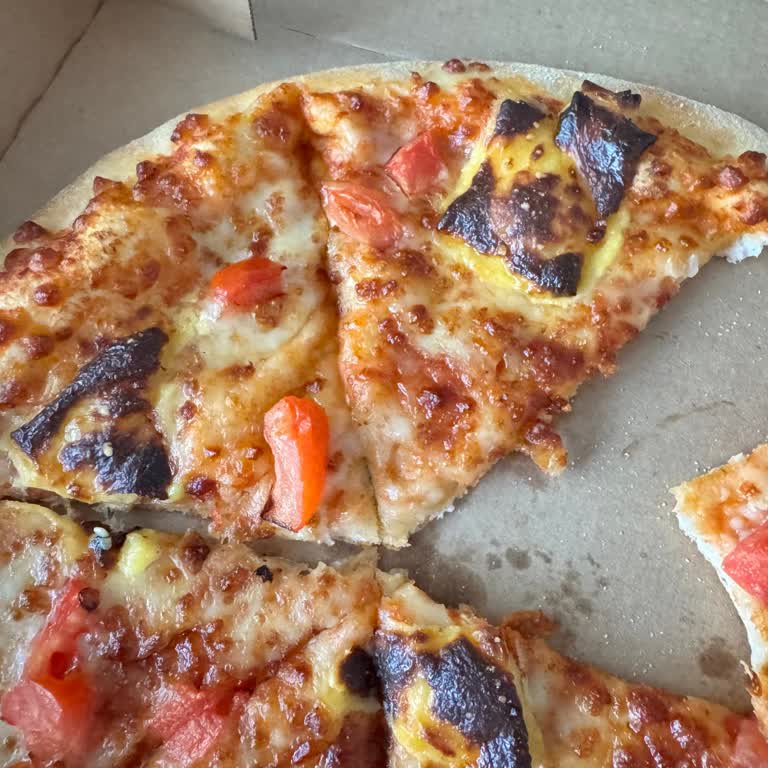 Ücretiyle Aldığım 3 Peynirli Pizza Beklentimi Karşılamadı