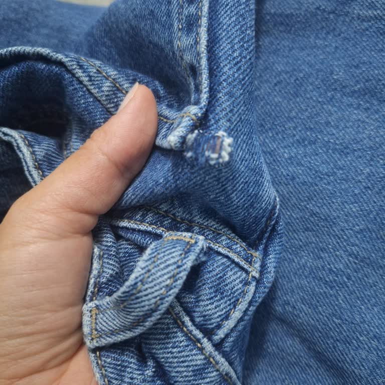 Yeni Aldığım Kot Pantolonun Arka Cebi Kısa Sürede Yırtıldı