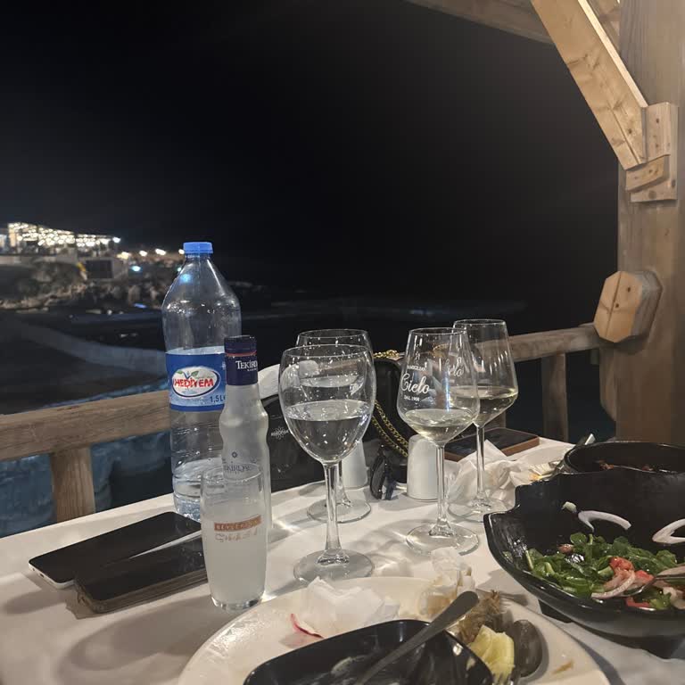 Restoranda İlgisizlik Ve Yetersiz Hizmet Deneyimi