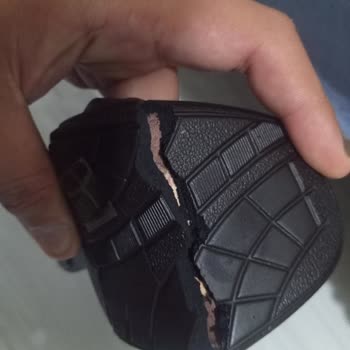 Hiç Giyilmemiş Ayakkabının Alt Tabanı Parçalandı