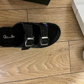B**** T***** İkinci Giyişte Tabanı Ayrıldı Mağaza Çözüm Sunmadı