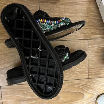B**** T***** İkinci Giyişte Tabanı Ayrıldı Mağaza Çözüm Sunmadı