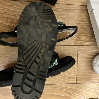 B**** T***** İkinci Giyişte Tabanı Ayrıldı Mağaza Çözüm Sunmadı