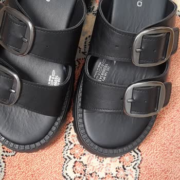 FLO'dan Aldığım Terlik Ayağımı Yaraladı, Yardım Bekliyorum