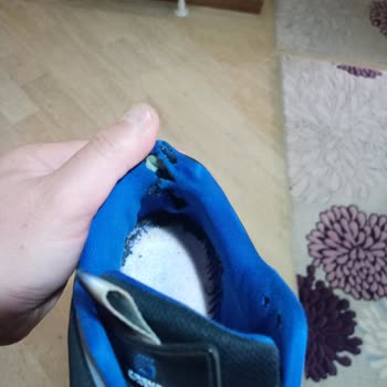 4900 Liralık Ayakkabı Kısa Sürede Yırtıldı Firma Sorumluluk Almadı