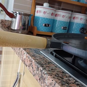 Yapışmaz Özellikli Gözleme Tavası Yapıştırıyor Ve Hayal Kırıklığı Yarattı