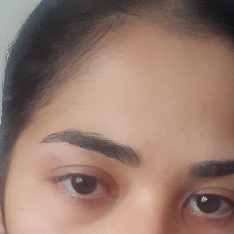 Kaşlarım İncecik Alındı, İstediğim Şekil Hiç Dikkate Alınmadı