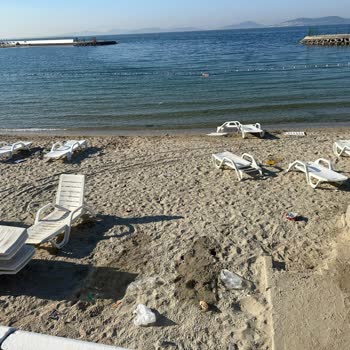 Caddebostan Plajlarında Çöp Sorunu Ve İlgisizlikten Şikayetçiyiz