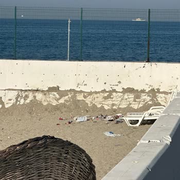 Caddebostan Plajlarında Çöp Sorunu Ve İlgisizlikten Şikayetçiyiz