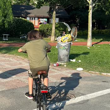Caddebostan Plajlarında Çöp Sorunu Ve İlgisizlikten Şikayetçiyiz