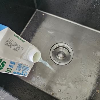 Son Kullanma Tarihi Geçmemiş Süt Bozuk Çıktı, İade Edilemiyor