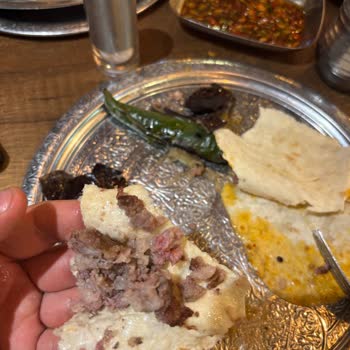 Beklentilerin Altında Kalan Hizmet Ve Lezzet Deneyimi