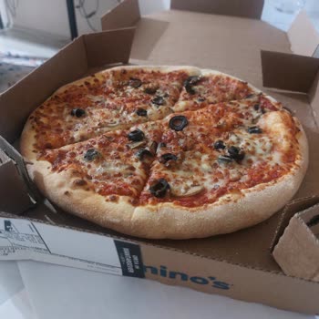 Bilecik Şubesinden Soğuk Ve Eksik Malzemeli Pizza Hayal Kırıklığı