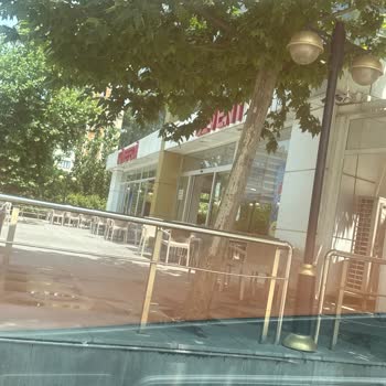 Susuz Kalan Çocuğa Su Satılmaması Nedeniyle Hayal Kırıklığı