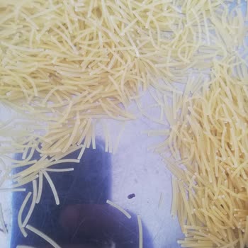 Насекомые внутри мачки вермишели Barilla