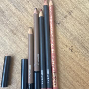 Aldığım Dudak Ve Kaş Kalemleri Açarken Sürekli Kırılıyor