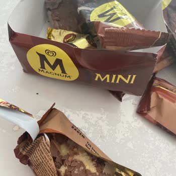 Aldığım Dondurma Buzlu Ve Plastik Tadında Çıktı