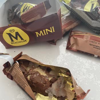 Aldığım Dondurma Buzlu Ve Plastik Tadında Çıktı