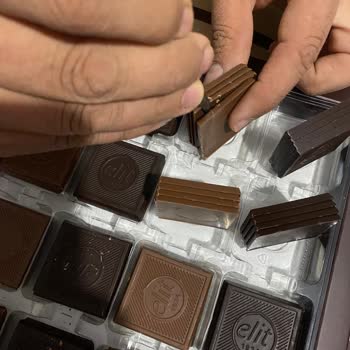 Madlen Çikolatalar Birbirine Yapışıyor, Tek Tek Almak İmkânsız