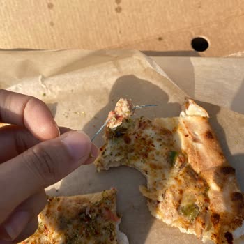 Pidem'den Aldığım Tavuklu Pidede Plastik Parçası Çıktı