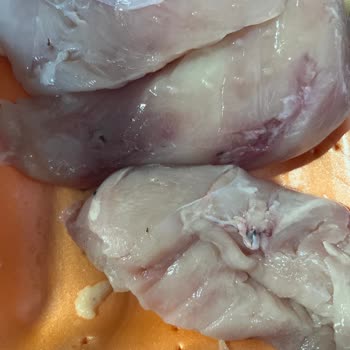 Son Kullanma Tarihi Geçmiş Tavuk Satışı Ve Kötü Koku Sorunu