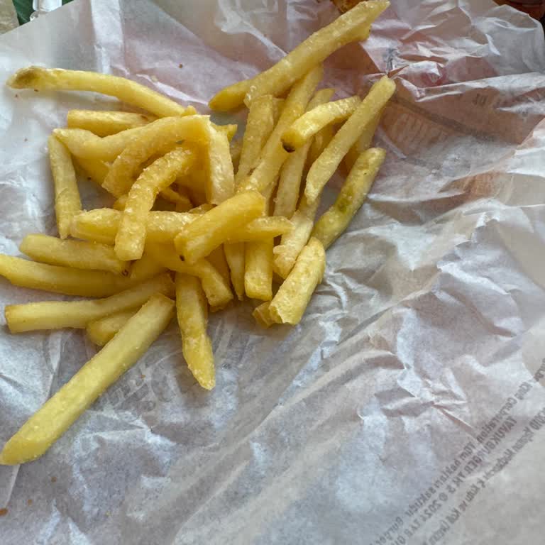 Burger King'de Kötü Hamburger Ve Bayat Patates Deneyimi