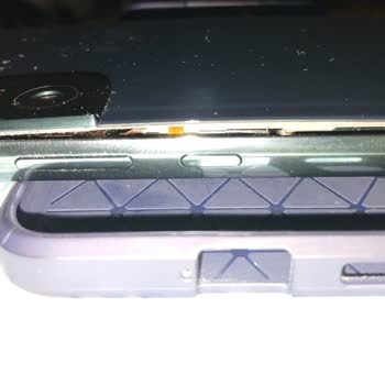 Samsung S22 Batarya Şişmesi Sonrası Arka Kapak Açıldı Garanti Yeni Bitti