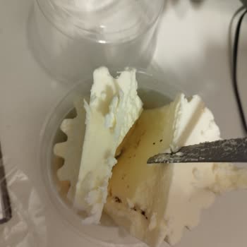 Sütaş Tereyağında Küf Benzeri Siyah Noktalar Şoku!