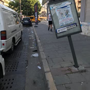 Karabağlar'da Artan Çöp Sorunu ve Yetersiz Temizlik Hizmetleri