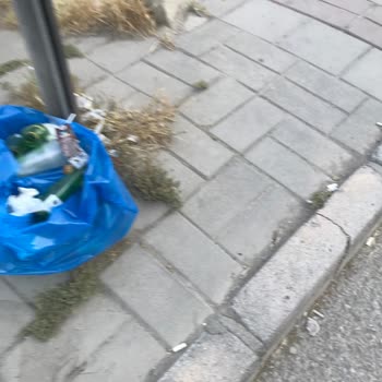 Karabağlar'da Artan Çöp Sorunu ve Yetersiz Temizlik Hizmetleri