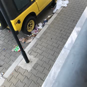 İzmir Büyükşehir Belediyesi Karabağlar'da Artan Çöp Sorunu Ve Yetersiz Temizlik Hizmetleri