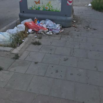 İzmir Büyükşehir Belediyesi Karabağlar'da Artan Çöp Sorunu Ve Yetersiz Temizlik Hizmetleri