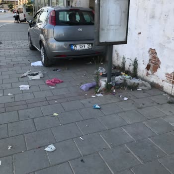 İzmir Büyükşehir Belediyesi Karabağlar'da Artan Çöp Sorunu Ve Yetersiz Temizlik Hizmetleri