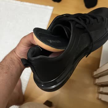 Ayakkabı İçindeki Çivi Nedeniyle Topuk Yaralanması