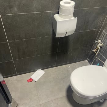 İzmir Buca Çiftçi Petrol'de Tuvalet Temizliği Sorunu