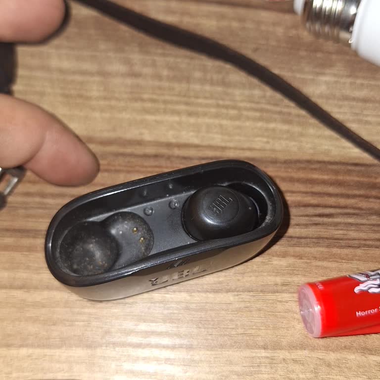 JBL Kulaklığımın Sol Tekini Kaybettim, Yedek Parça Talebim Var