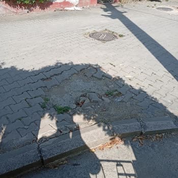 Siteler Mahallesi'nde Yol Çökmesi Ve Belediyenin İlgisizliği