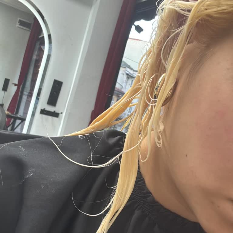 Blond İstanbul Halil Patat Kuaför Saçlarımı Yaktı!