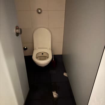 Esenboğa Havalimanı Tuvaletlerinde Temizlik Sorunu Ve İlgisizlik