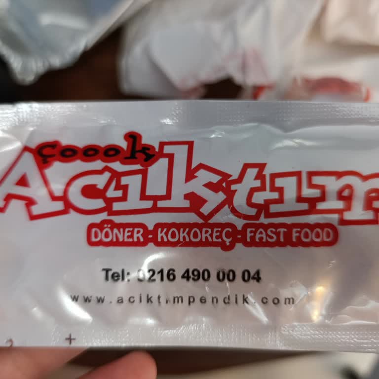 Bayat Ürün Ve Tutarsız Hizmet