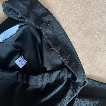 LCW Hamile Pantolonu İlk Yıkamada Tiftiklendi Ve İpleri Çekildi