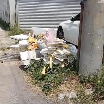 Osmangazi Belediyesi Trafo Bulunan Arsaya Sürekli Çöp Atılması Ve Bakımsız Olması!