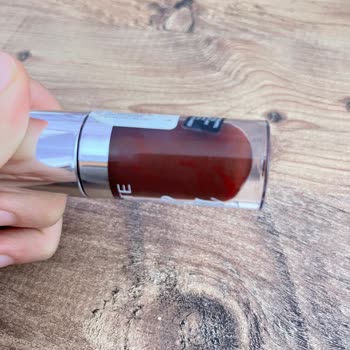 Yeni Aldığım Lip Oil Ürünü Bozuk Çıktı: İçinde Garip Renkler Oluştu