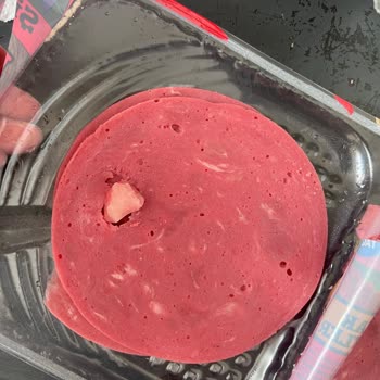 Aldığım Salamdan Büyük Kemik Çıkması Şok Etti